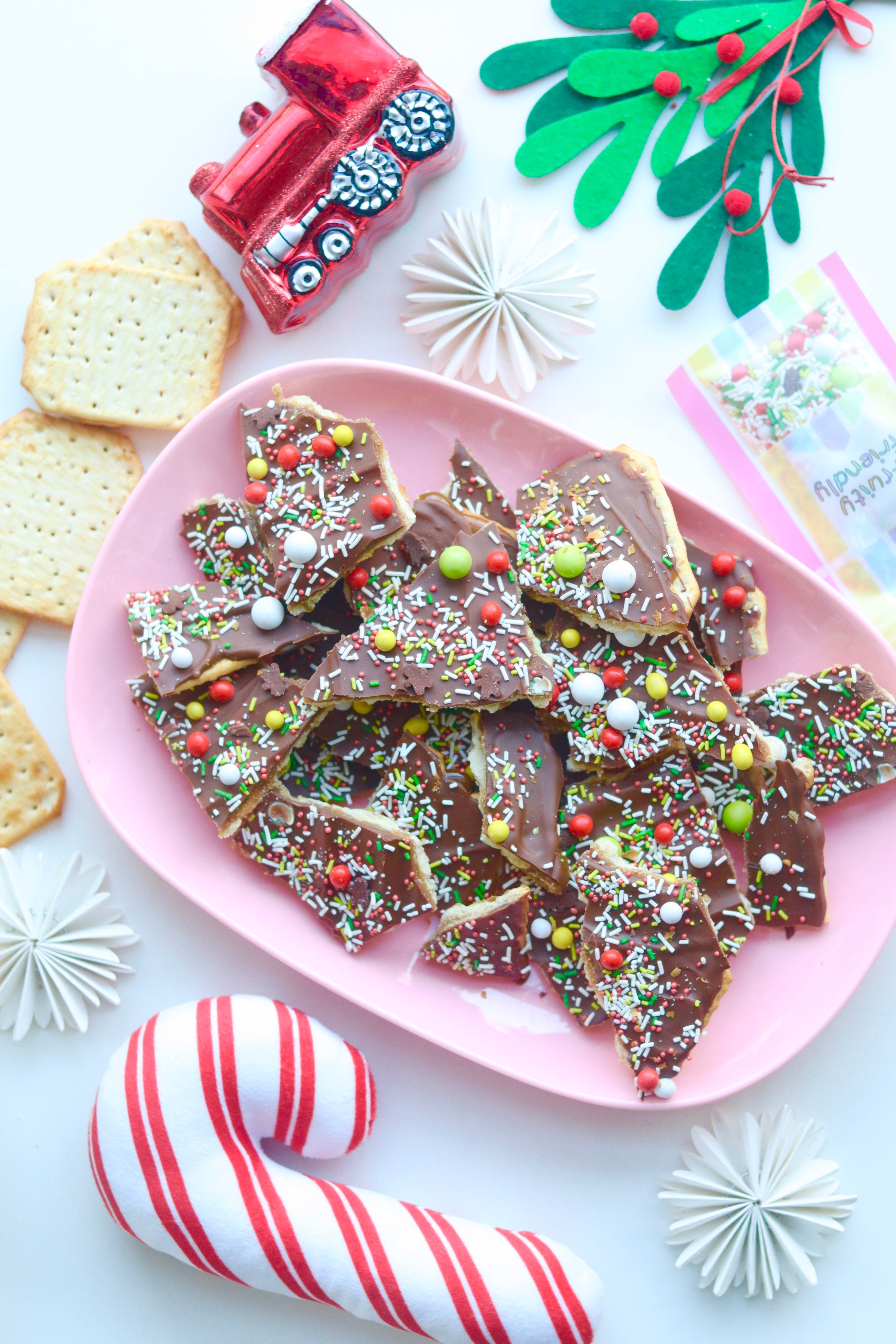 Julesnacks med salte kjeks, karamell og sjokolade