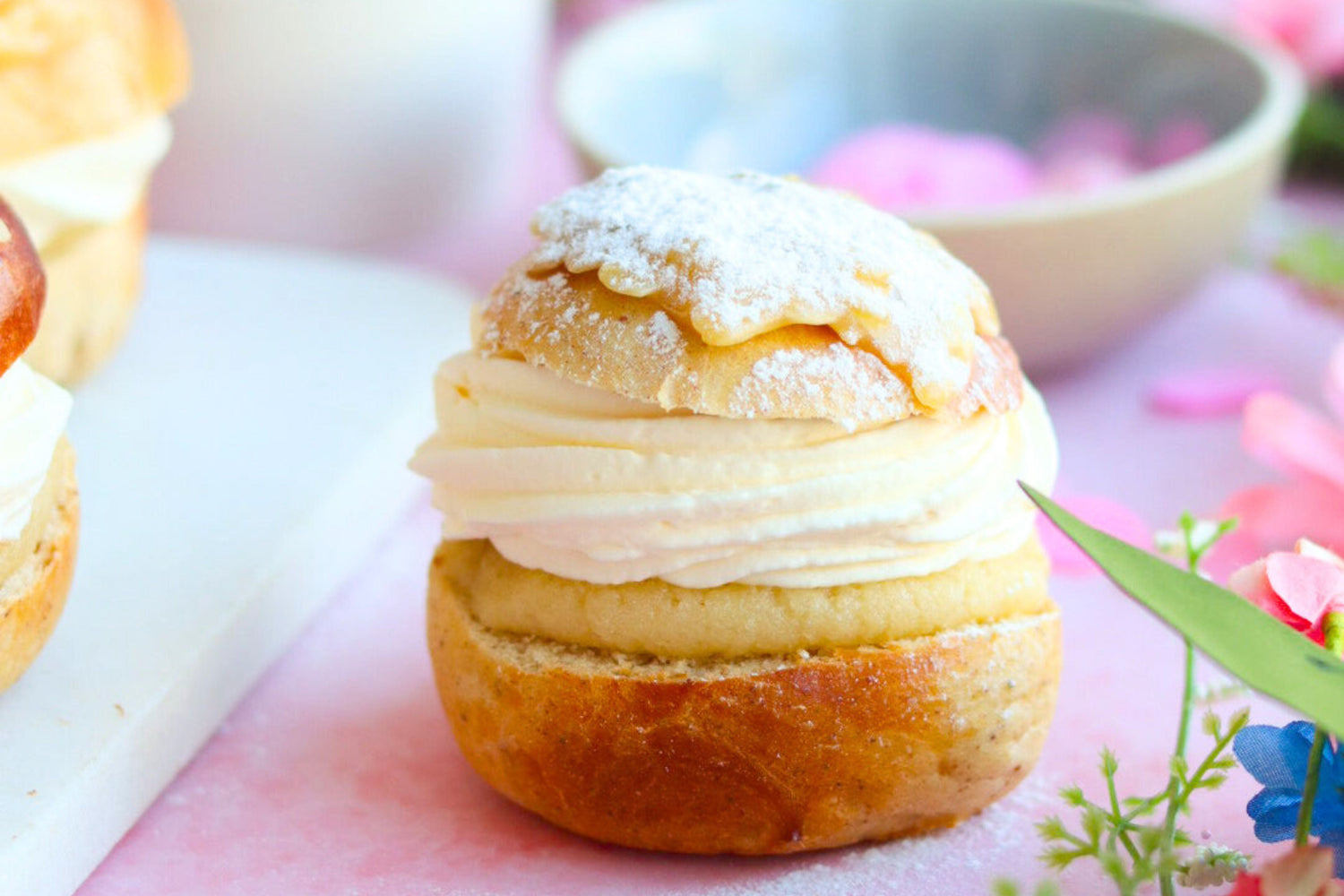 Fastelavensboller med marsipanfyll