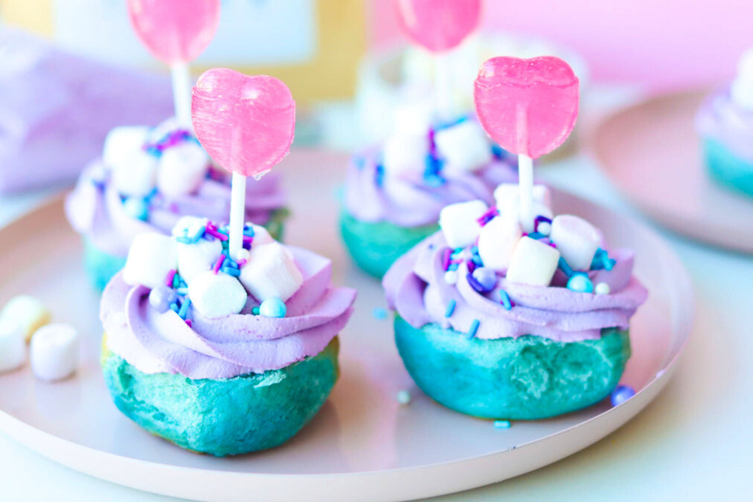 Blå boller med lilla krem